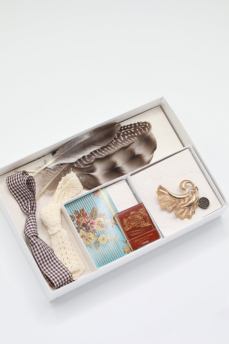 Southern Hat Styling Kit - Gold Curled Leaf Brooch